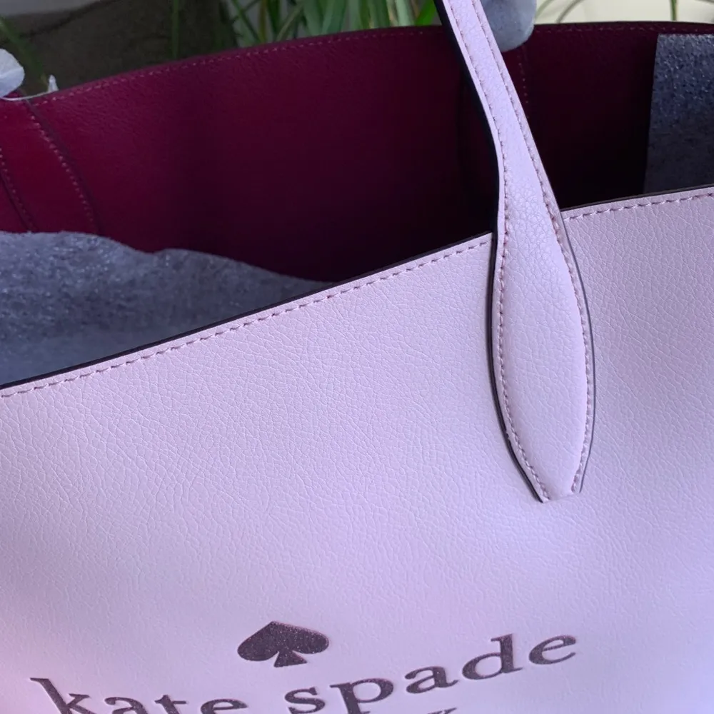 Authentic KATE SPADE Reversible leather tote & wristlet - Image 10