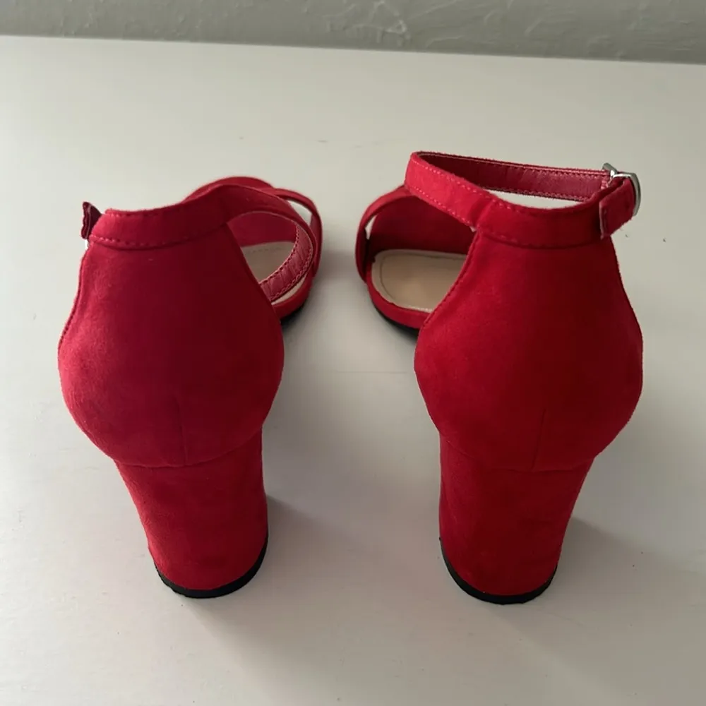 Red open toe suede block heels Size 10 - Image 4