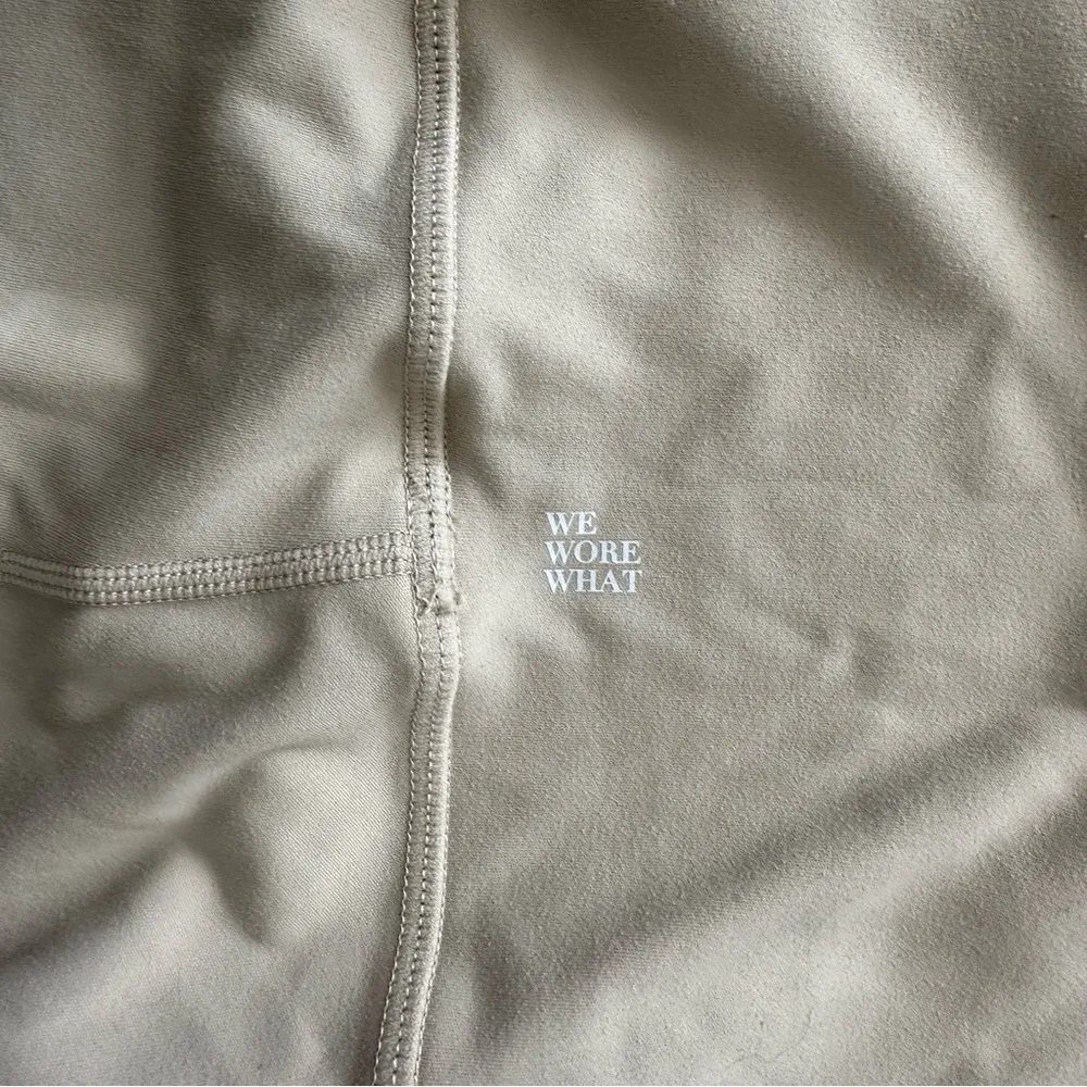 WeWoreWhat Ultra High Rise Legging in Pale Khaki & Black - Image 9