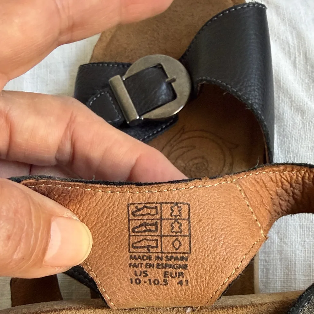 Taos Black Sandals with Buckle Straps Size 10 - Image 5