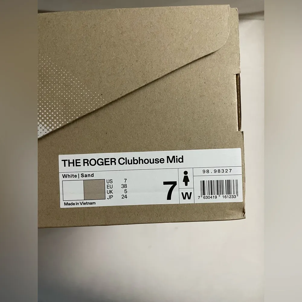 New in box On Cloud Women The Roger Clubhouse Mid White Sand Size 7 - Image 16