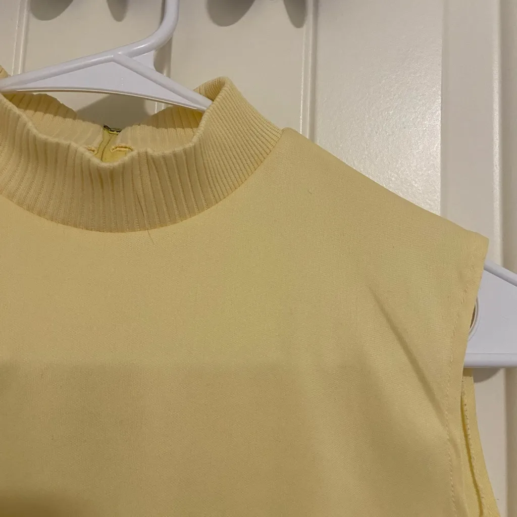 Women’s pale‎ yellow mocked neck collar under layer top medium - Image 2