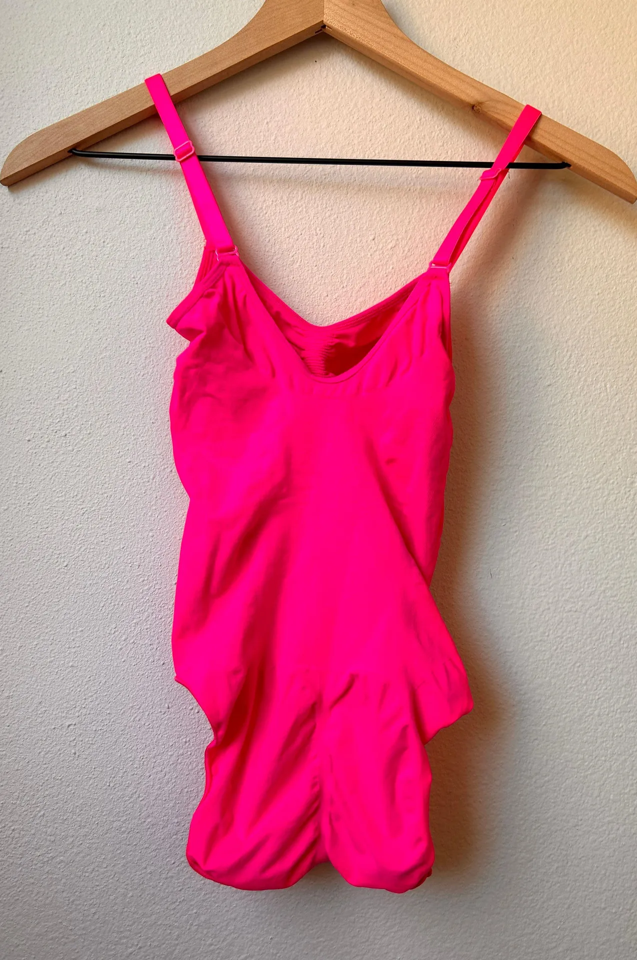 FLAMINGO PINK SEAMLESS SCULPTING BODYSUIT L/XL New  ( Sold Out) - Image 5