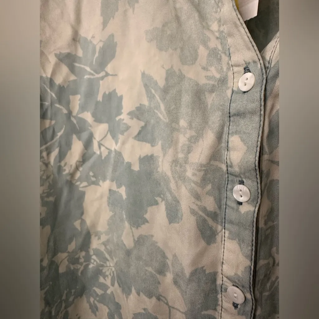 Intro. Light Blue Chambray Floral Button Down Shirt NWT Size undefined - Image 4