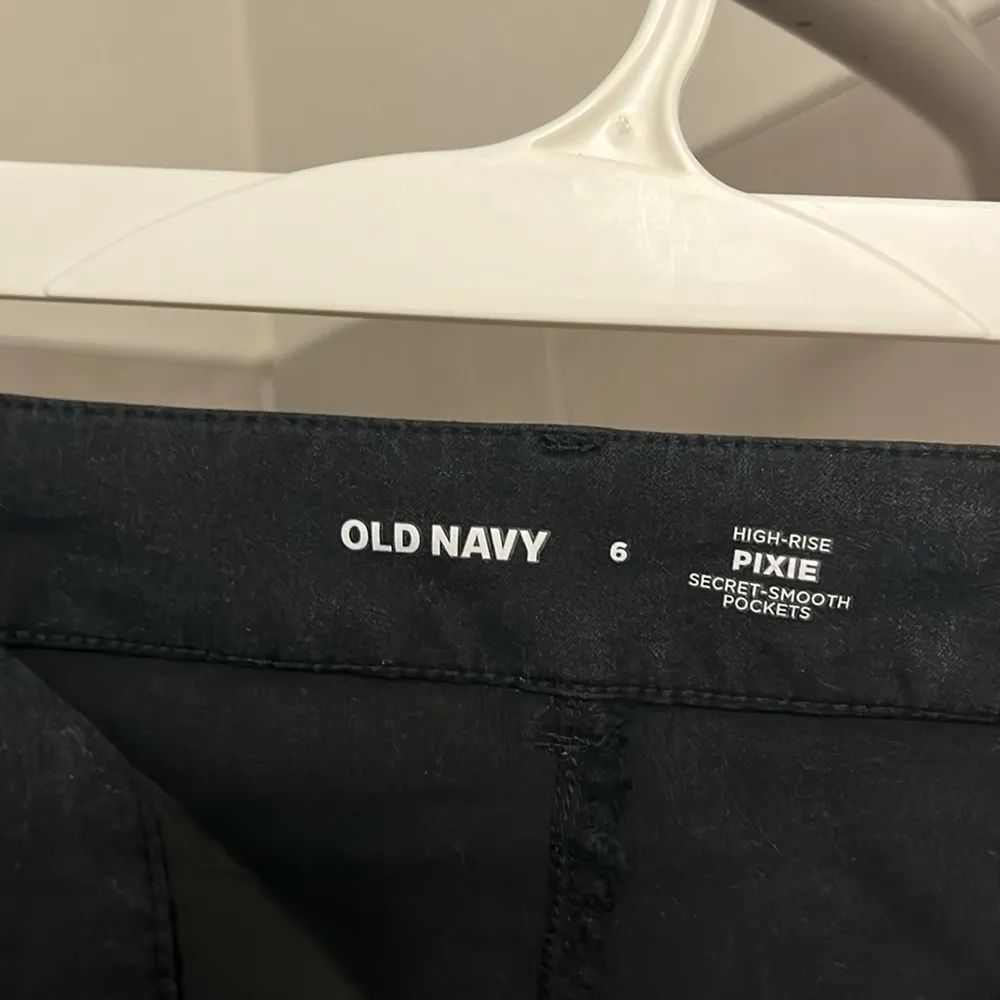 Old Navy Black  pixie pants - Image 3
