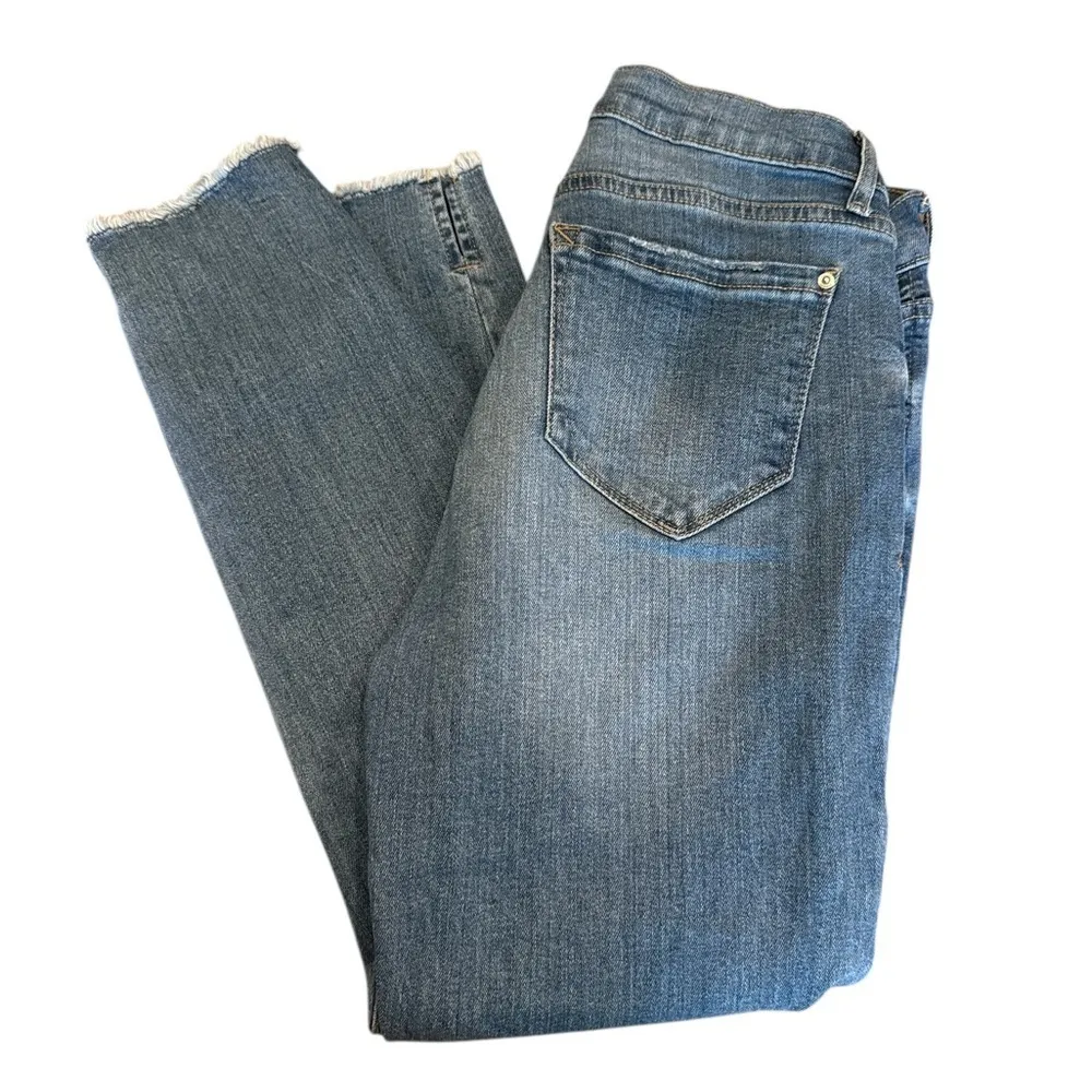 Kensie Blue Boyfriend Crop Jeans with Distressed Details - Image 7