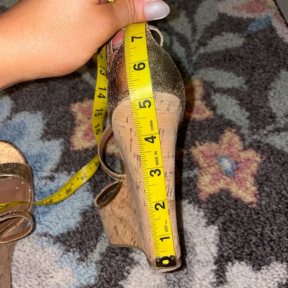 STEVE MADDEN rose gold wedge heels size 7.5 - Image 7