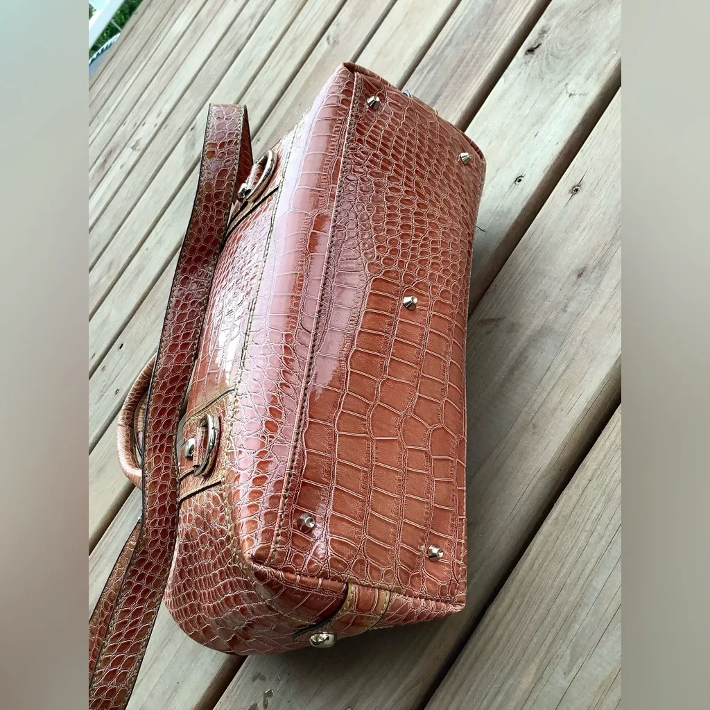 Beautiful spacious patent leather bag 🔥 - Image 11