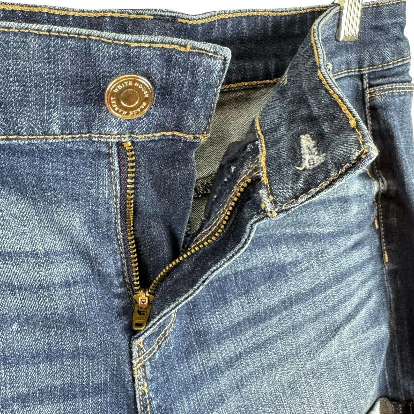 White House Black Market Cotton Blend Medium Wash Mid Rise Cuffed 5" Shorts Sz 4 - Image 3