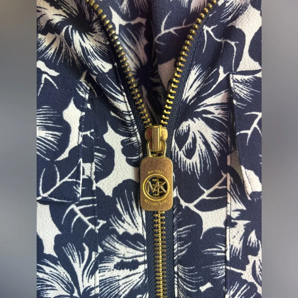 Michael Lots Kors Navy White Tropical Hibiscus Floral 1/2 Zip Blouse M Blue Size M - Image 2