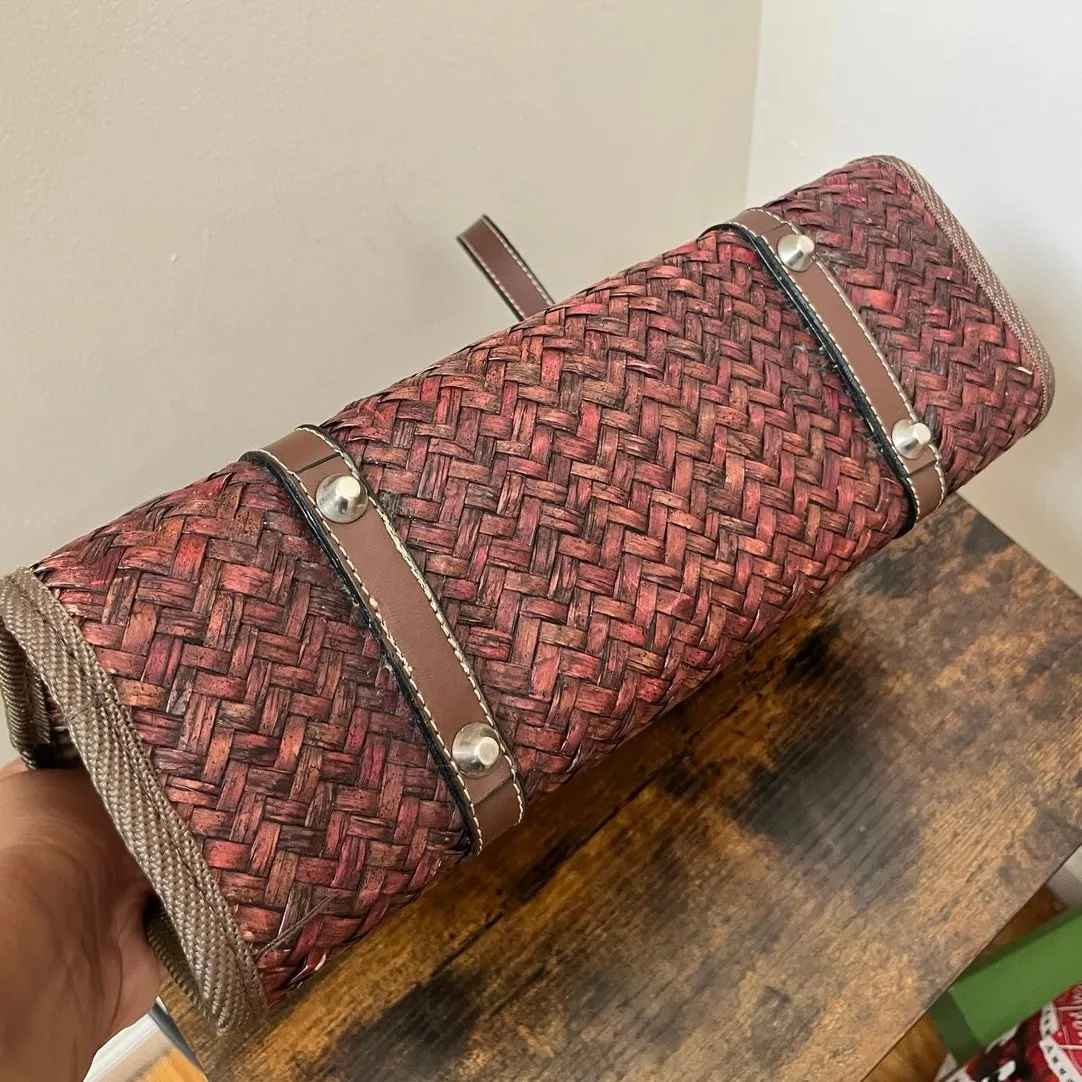 Woven Brown Red Natural Straw Kiss Lock Feet Structured Satchel Bag Flaw - Image 9