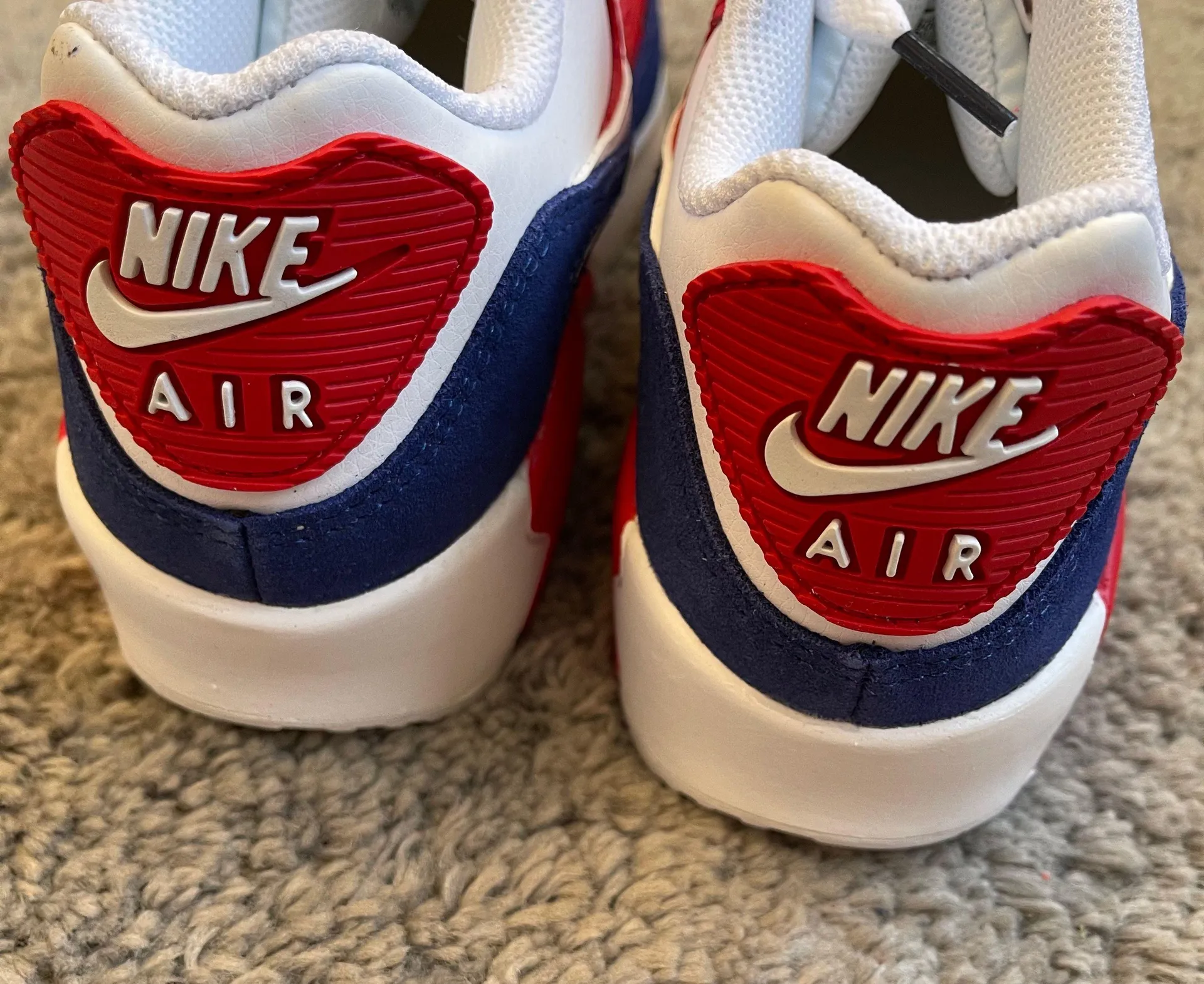 Nike Air Max 90 Size 4Y - Image 4