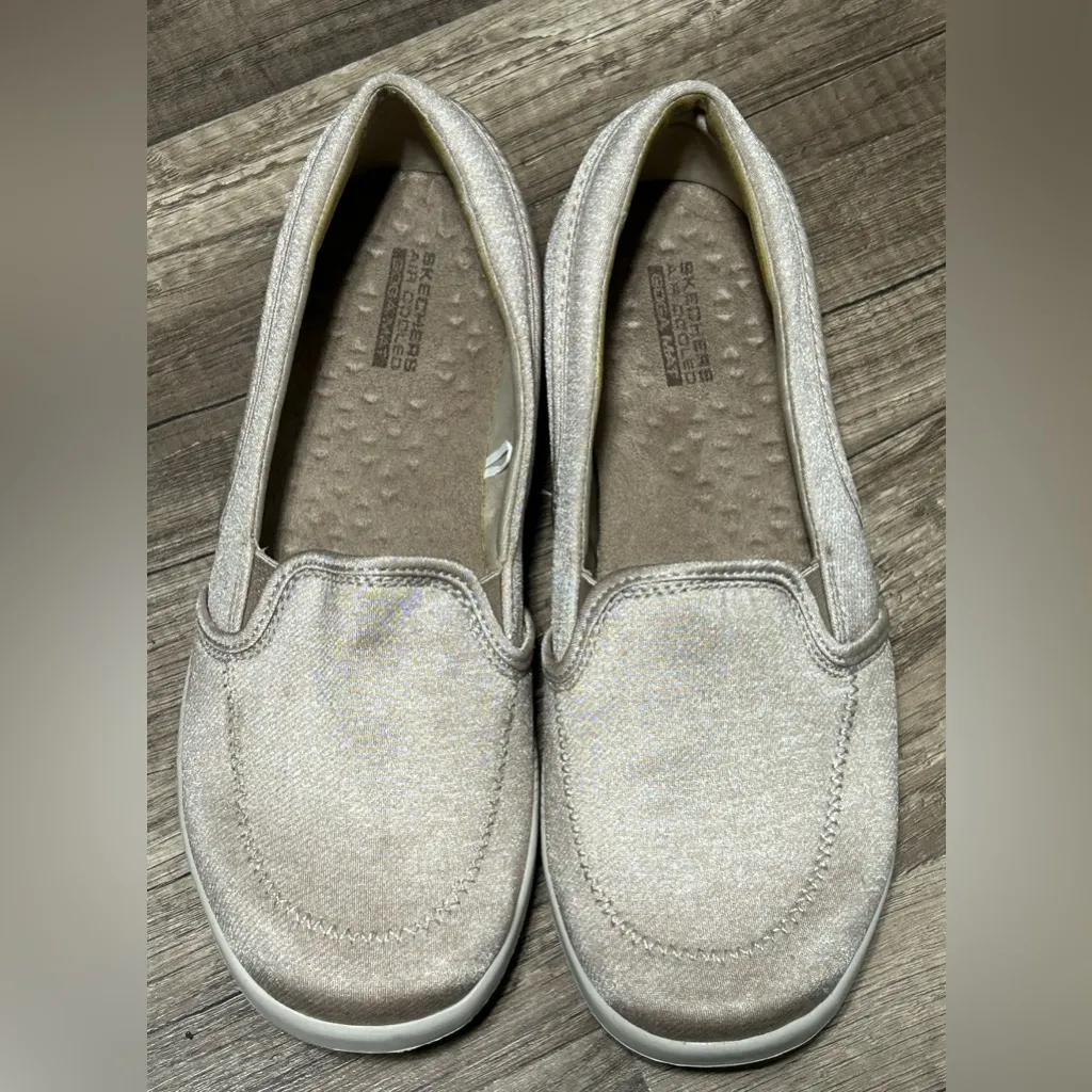 Skechers Goga Mat Go Bliss Walking Women’s Sneaker Size 8 Beige Walking Slip Ins - Image 2