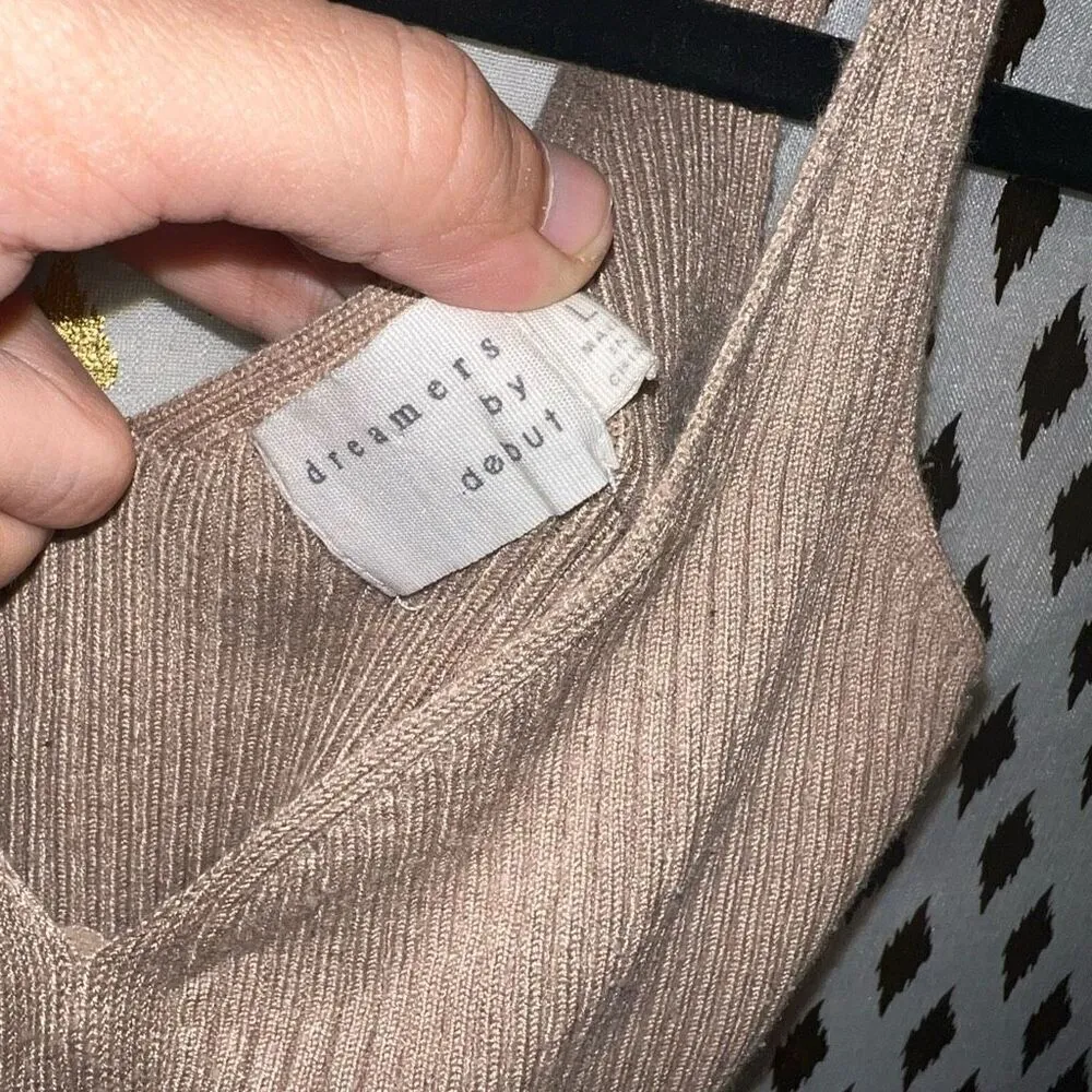 Dreamers by Debut Nude tan sweater v neck tank top crop top size L - Image 3