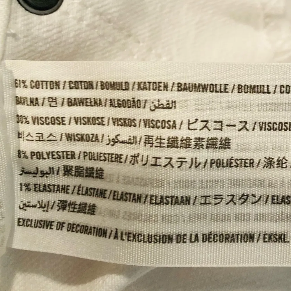 Abercrombie & Fitch ultra high rise kick flare white jeans. Size 2/26 - Image 7