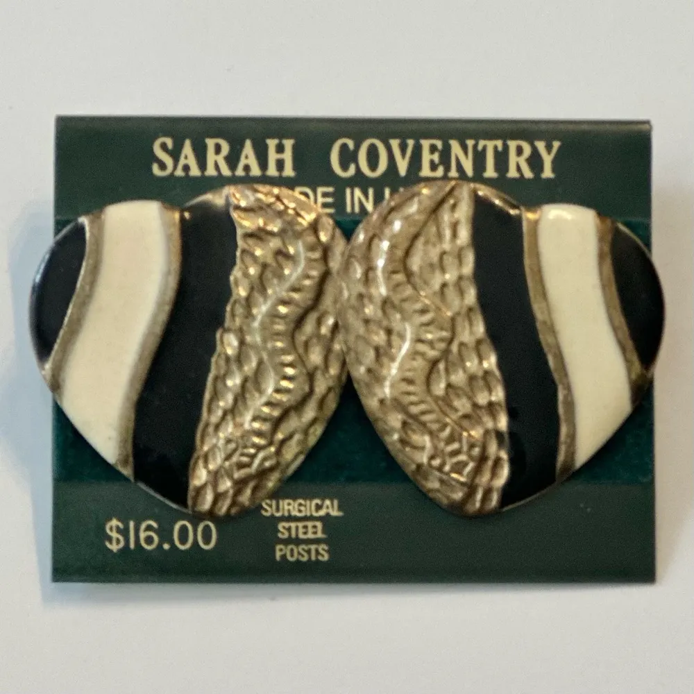 NWT Sarah Coventry Vintage Black White Enamel and Gold Tone Pierced Earrings - Image 4