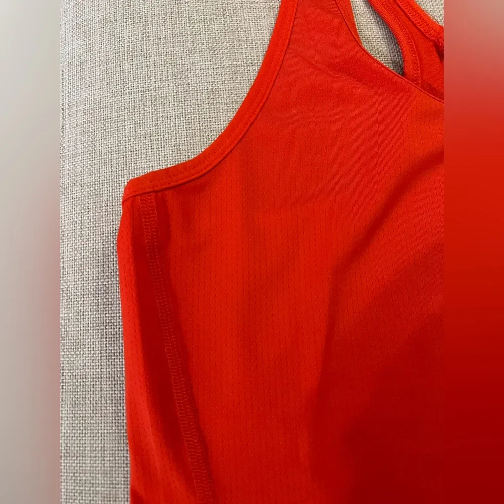 Under Armour Heat Gear Tanks. Set of two tops. Both XS. - Image 7