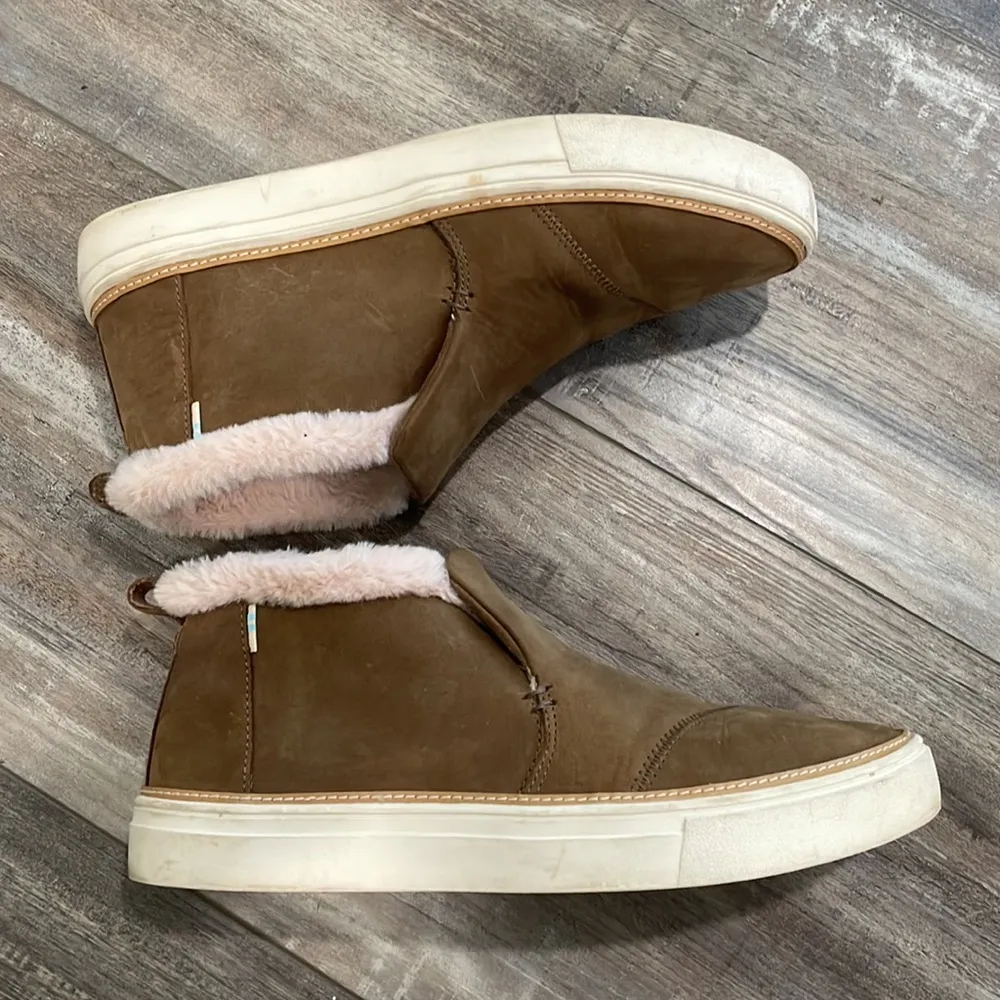 Tom's Women's Paxton Slipon Sneakers with furry insides brown nubuck size 8.5 - Image 5
