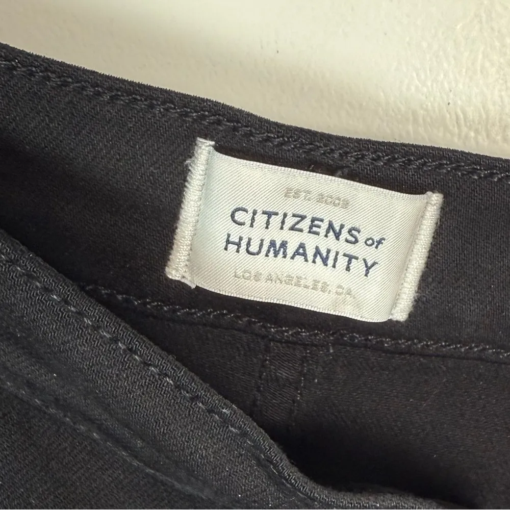 Citizens of Humanity Black Isola Cropped Straight Leg Jean - Image 6