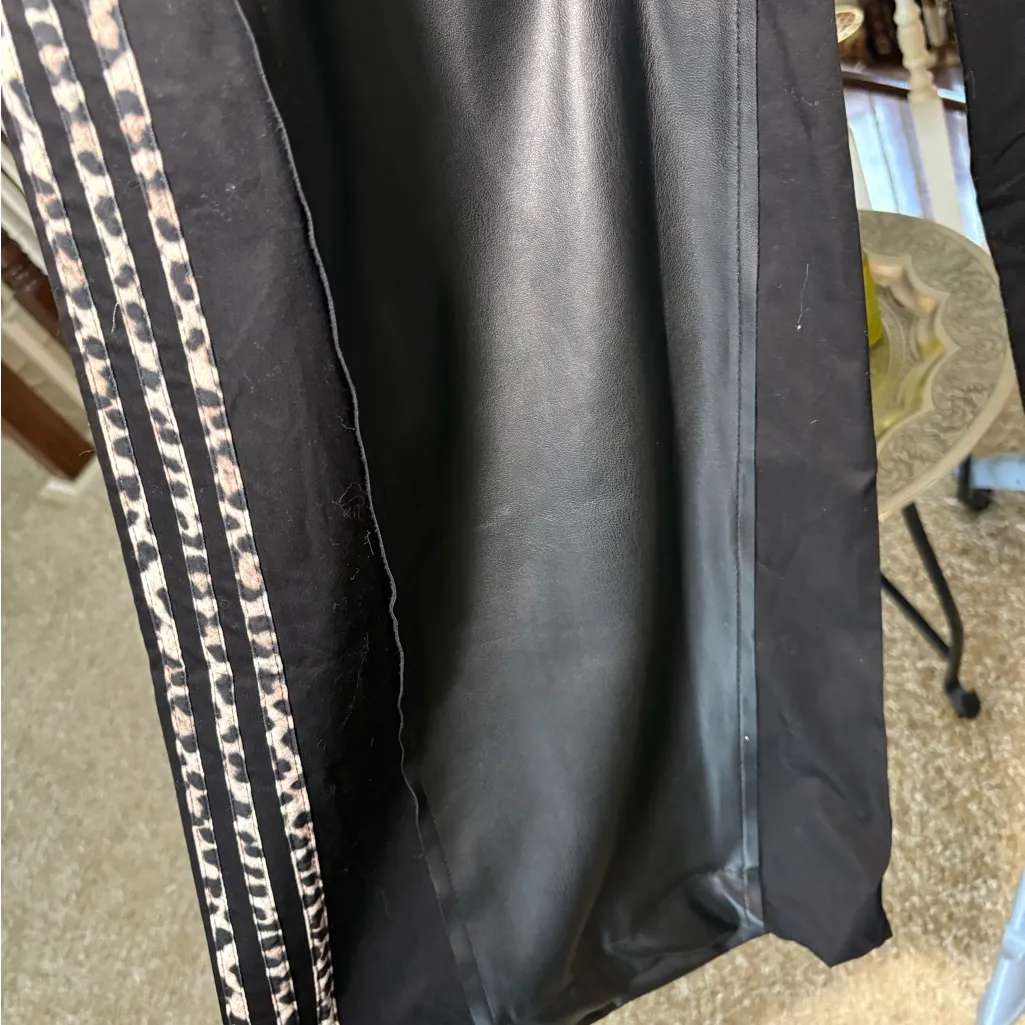 Trendy Black Leather Pants with Leopard Stripe Size L - Image 8