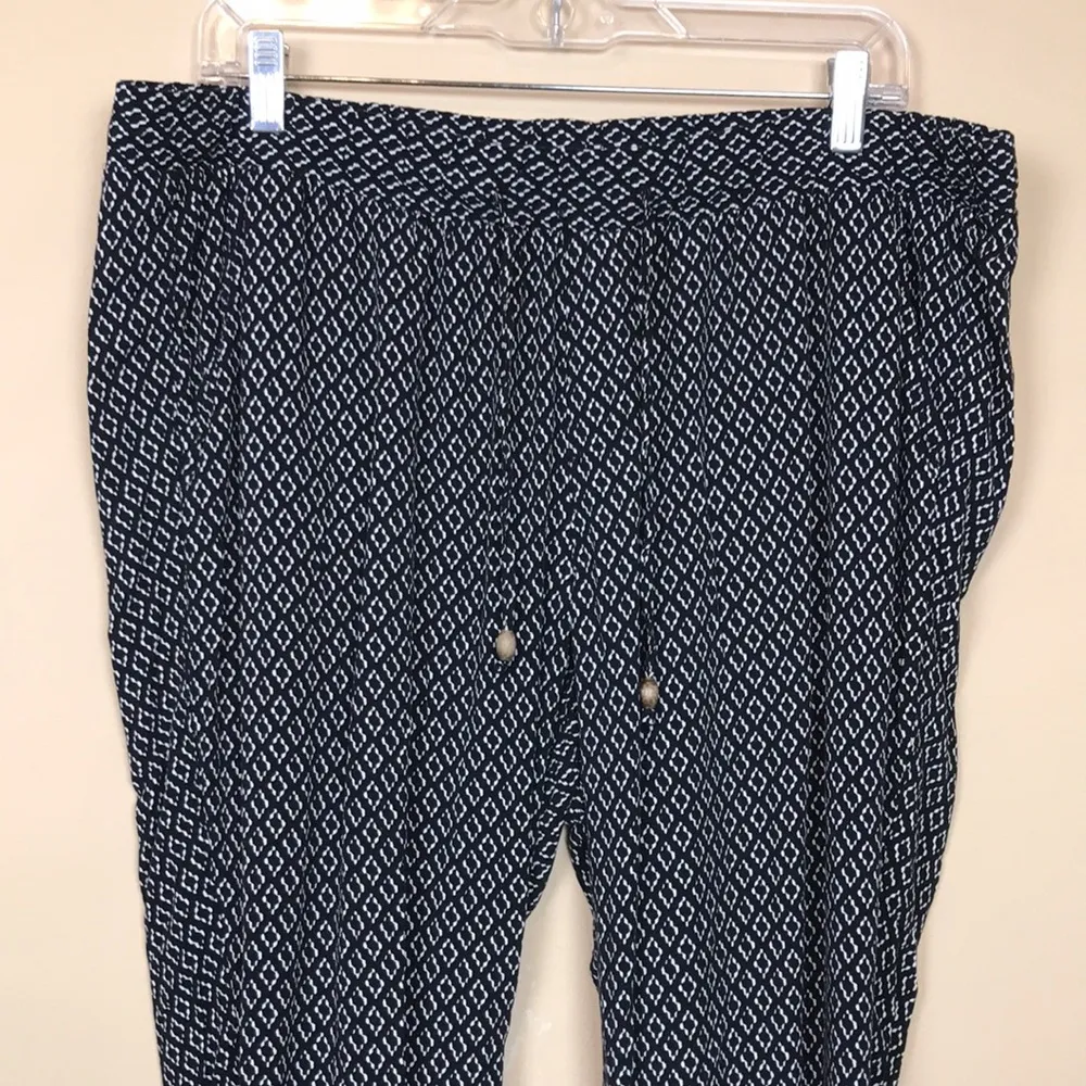 Old Navy  Women’s Boho Diamond Pattern Black White Drawstring Beaded Crop Pants - Image 2