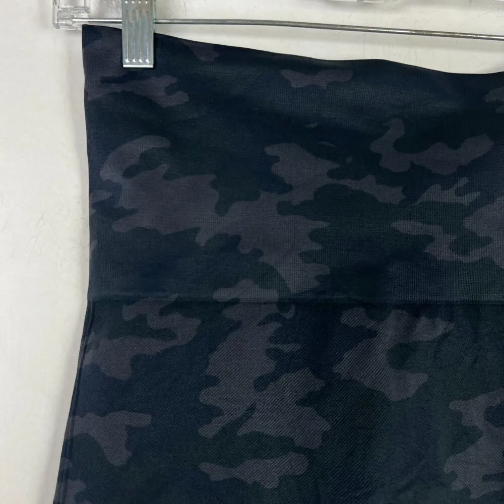 Spanx Look At Me Now Camo Bike Shorts 8" Seamless Stretch Black Size Large L EUC - Image 3