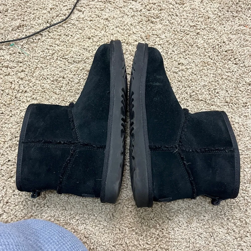 UGG CLASSIC MINI BOOT Sz 5 Black - Image 4