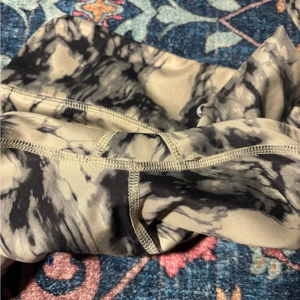 Lululemon Marble Print Women's Capri Leggings - Image 6