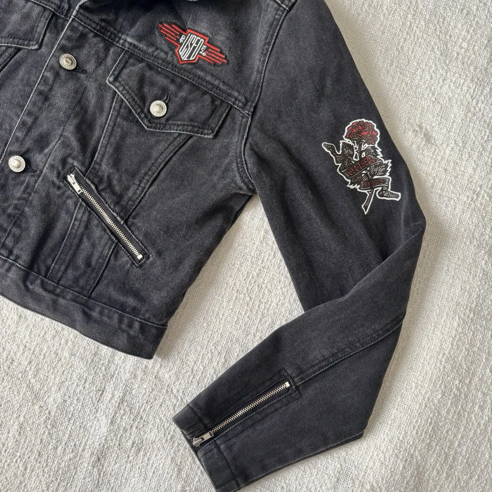 Women's Black Denim Jacket With Heart Floral Design Sz Medium Vintage Rare - Image 5