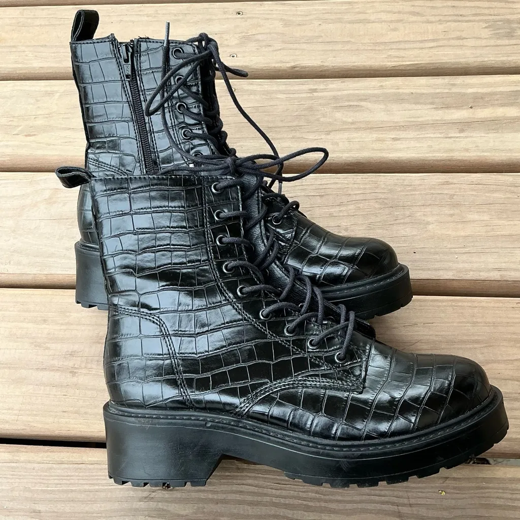 Croc-Embossed Lace-Up combat Boots🔥🔥 - Image 9