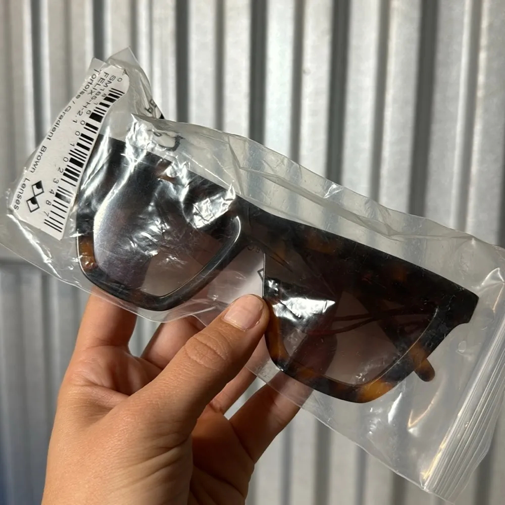 Smoke x Mirrors Felix Tortoise Sunglasses Brown Lenses - Image 2