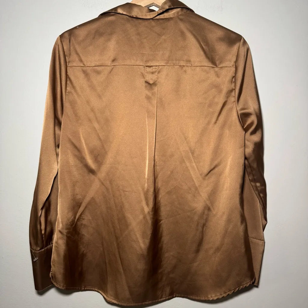 Banana Republic Silk Satin Button Down Womens Dress Shirt Size Petite Medium - Image 4