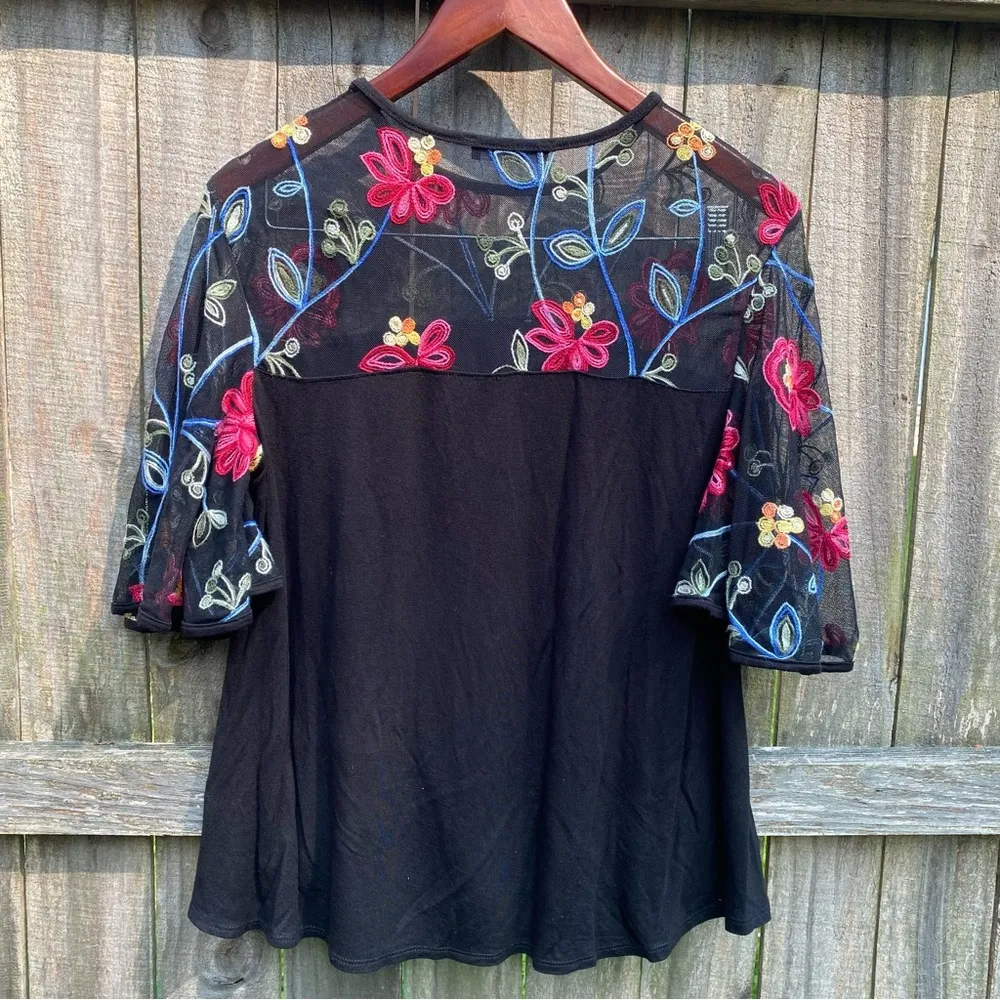 Kim & Cami Mesh Shoulder Floral Embroidered Top Black Size M - Image 7