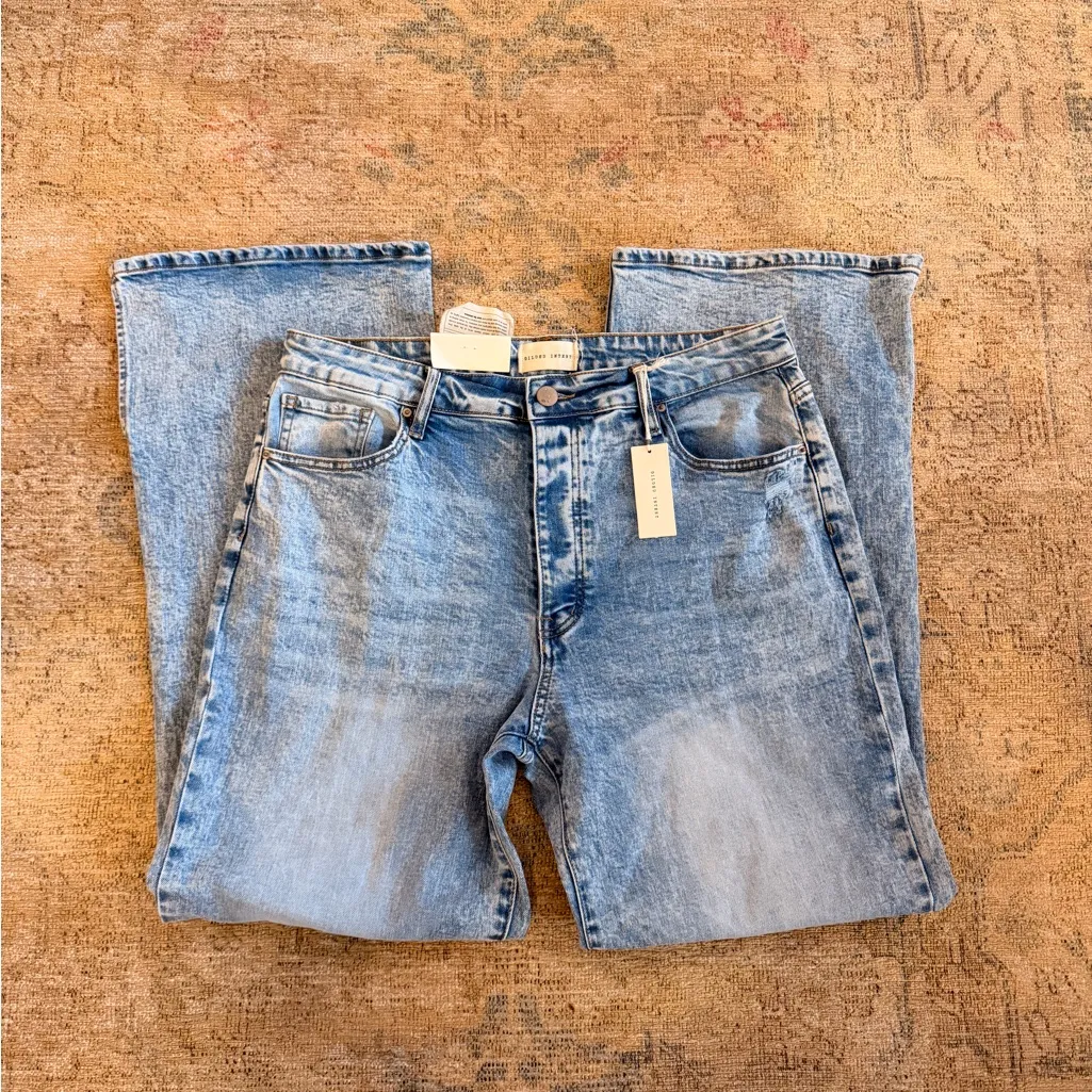 Gilded Intent NWT 90's Split Hem Wide Leg Stretch Jean w/ Button Fly - Image 3