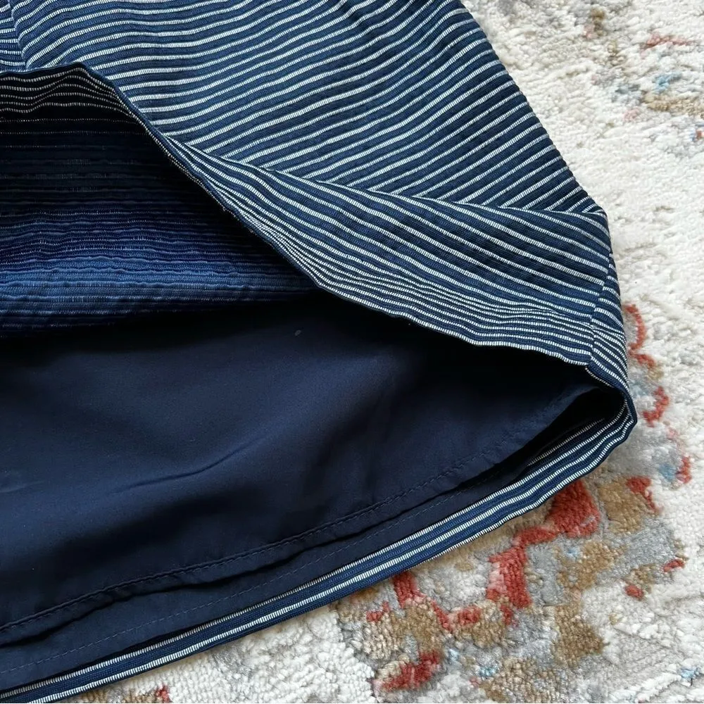 Banana Republic Navy and White Pinstripe Pleated Skirt Size 0 Blue Stripes - Image 4