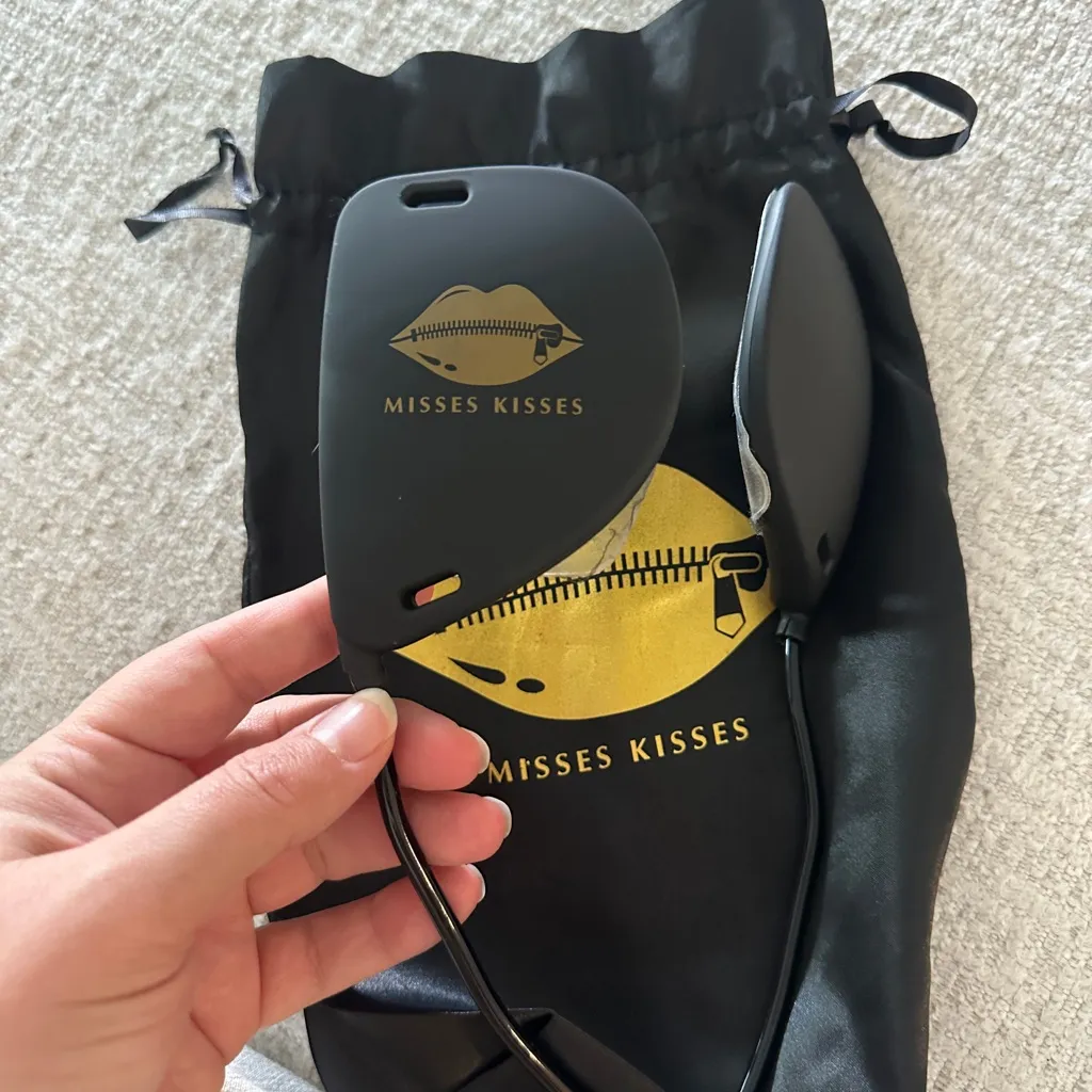 Misses Kisses Deep Plunge Adhesive Bra Black Size M - Image 4