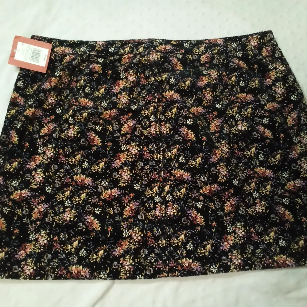 Massimo supply floral corduroy women's skirt Black Size 16 - Image 6