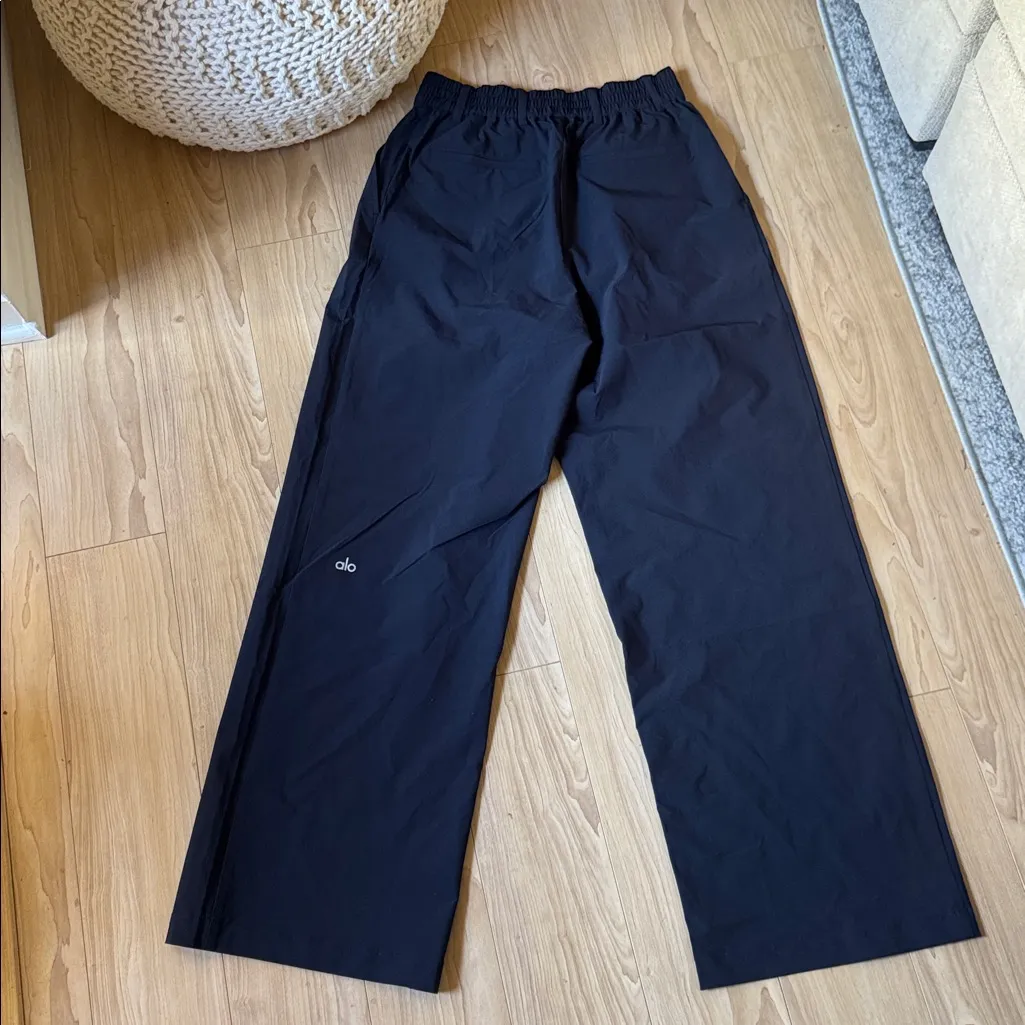 ALO Yoga Black Women's Pants - Image 3