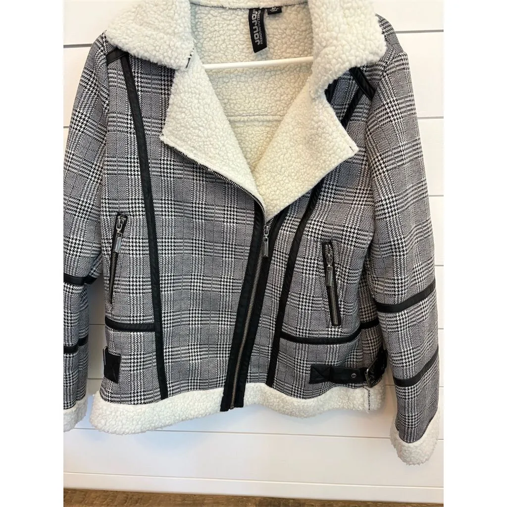 Women's Black Checkered Fleece Lined Jacket M Winter Casual Zip Up‎ - Image 3