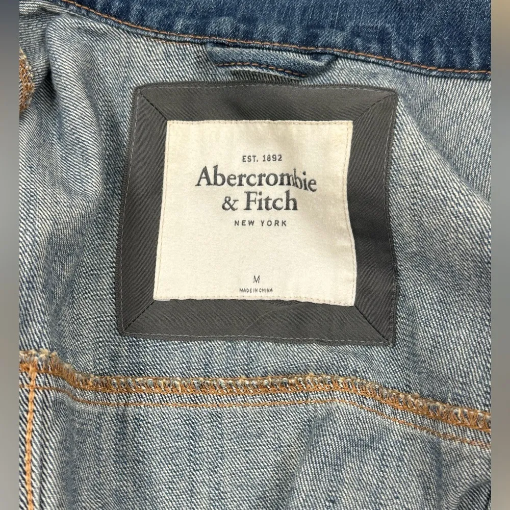 Abercrombie & Fitch Distressed Destroyed Denim Jean Jacket Medium - Image 5