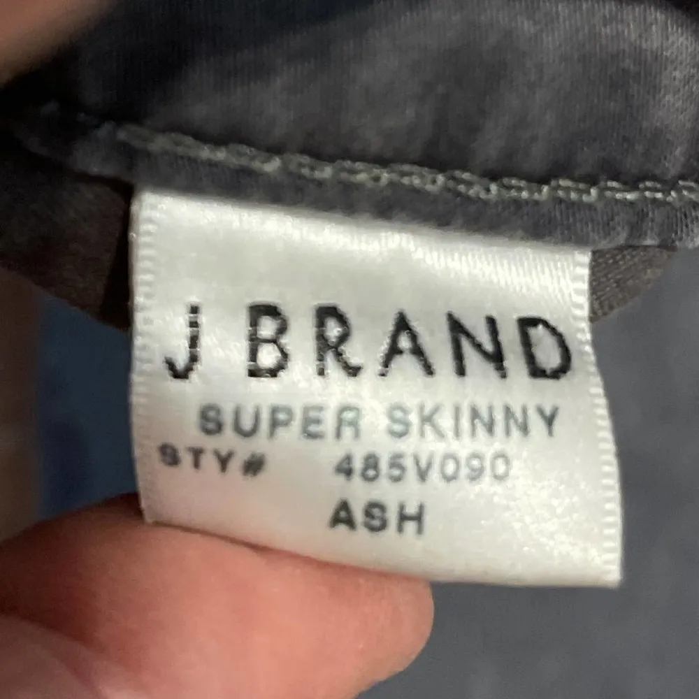 J BRAND SUPER SKINNY BRUSHED COTTON PANT IN ASH GRAY - Image 5
