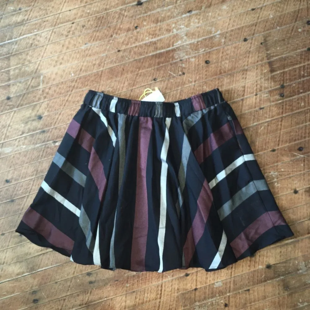 BCBGeneration L NWT stripe circle skirt, pockets - Image 3