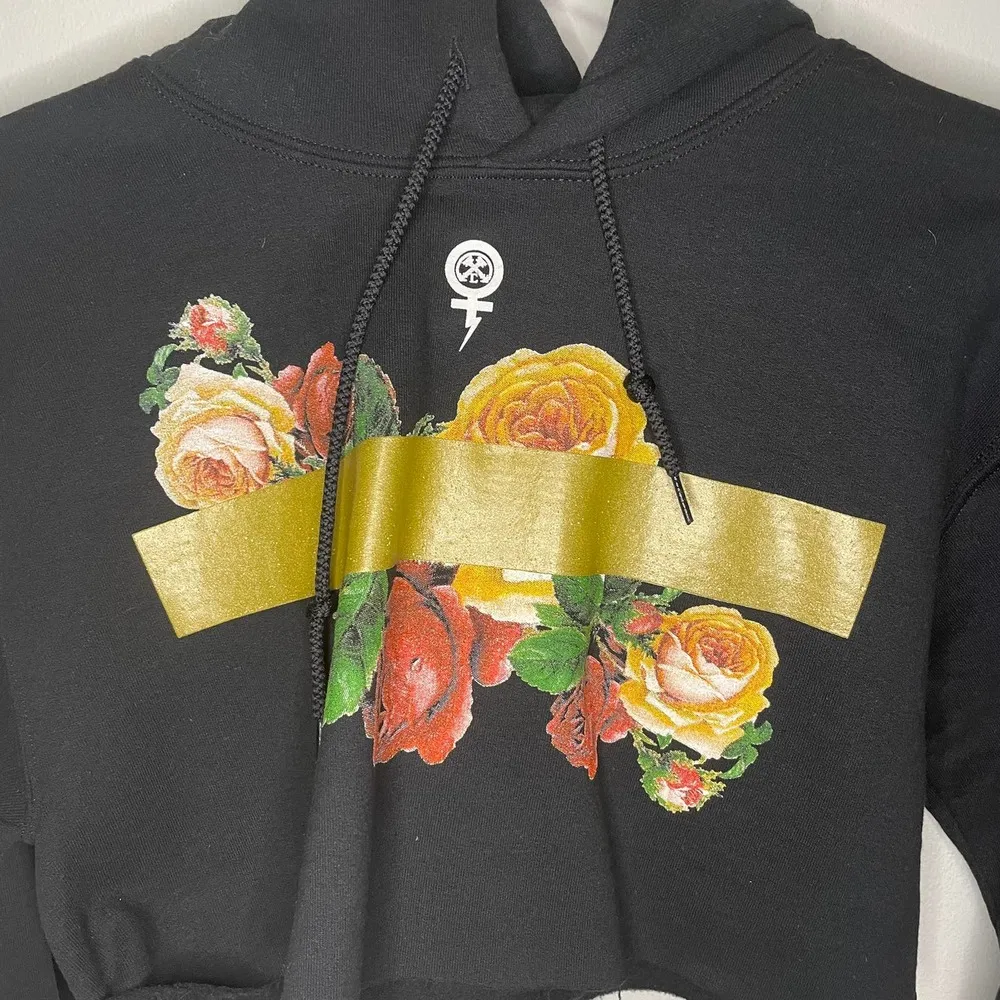 Eivil Regime Cropped Roses Black Hoodie Long Sleev - Image 4