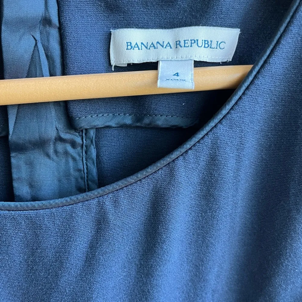 Navy Banana Republic dress - Image 3