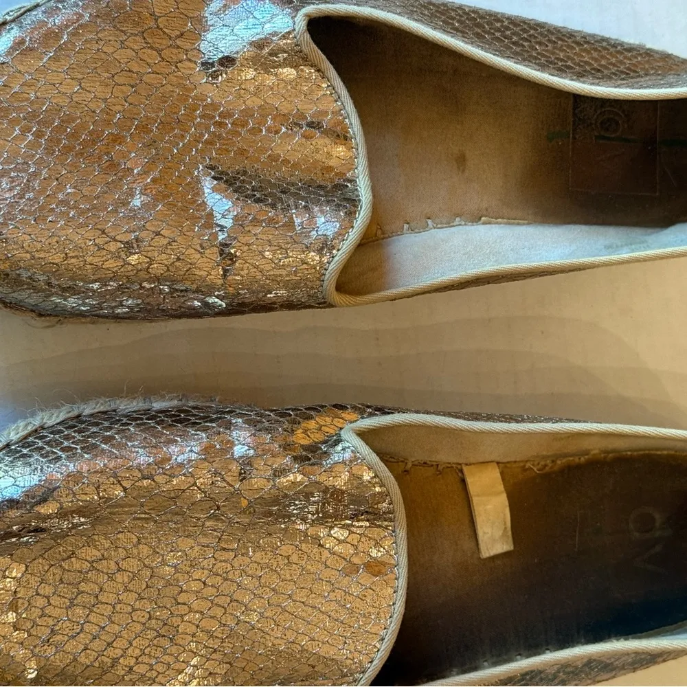 Dolce Vida Women's slip ons Gold Size 8.5 - Image 2