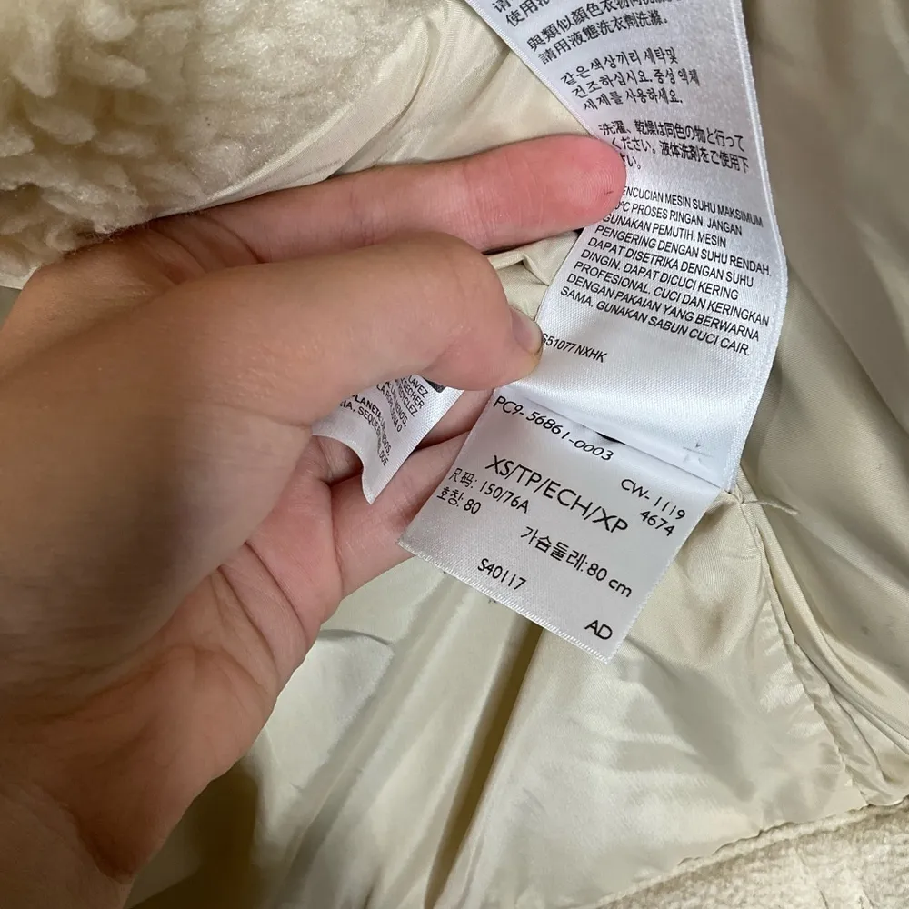 Levi’s Ex-Boyfriend Sherpa Trucker Jacket Size Xsmall - Image 5