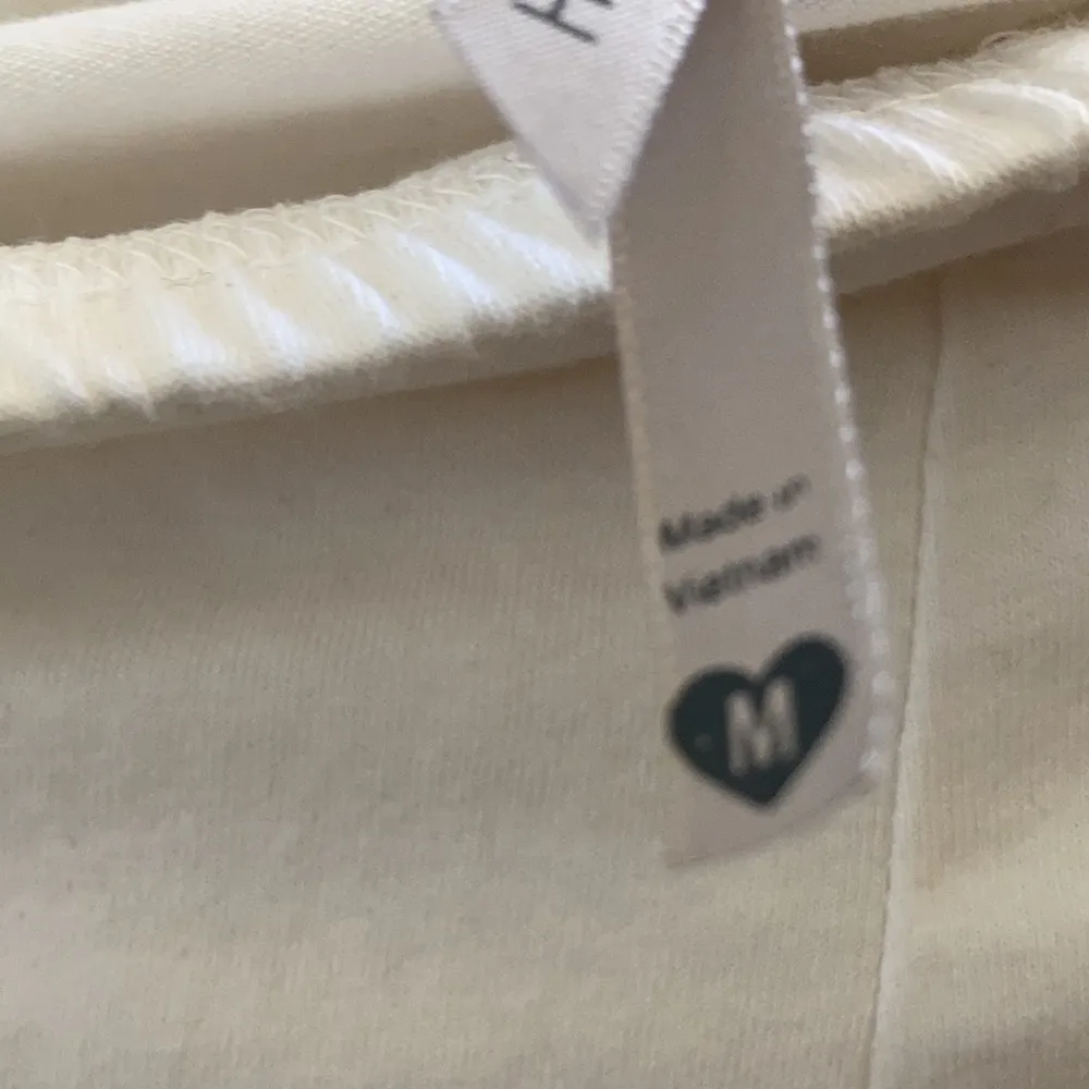 FINAL MARKDOWN Heart & hips leggings medium - Image 4