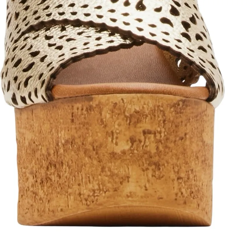 Steve Madden NWTs NIB Saffron Leather Lining Wedge Gold Platform Sandals size 9 - Image 4