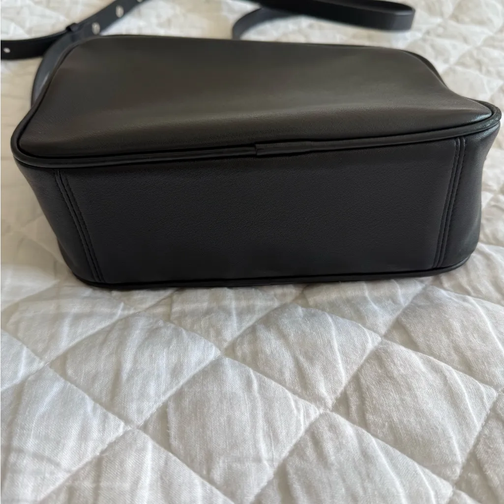 Leatherology meadow double zip camera bag Black - Image 8