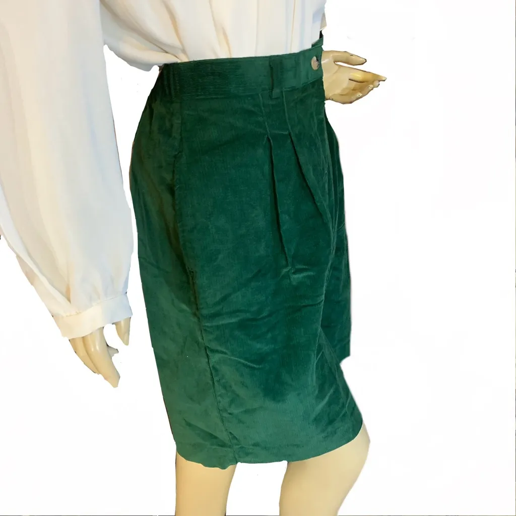 VINTAGE 1980'S TALBOTS GREEN HIGH WAIST PLEATED COTTON CORDUROY SHORTS (16) - Image 3